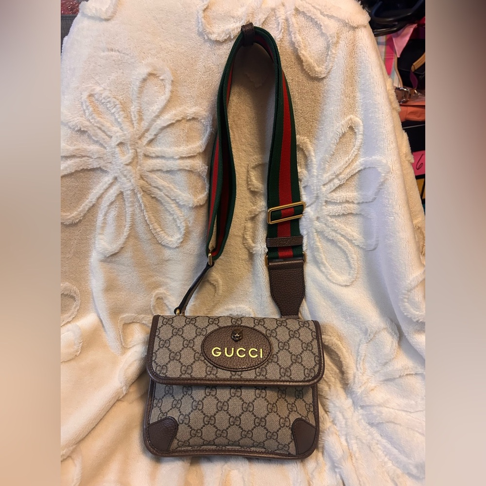 Gucci Brown Crossbody Bag, etc per live show